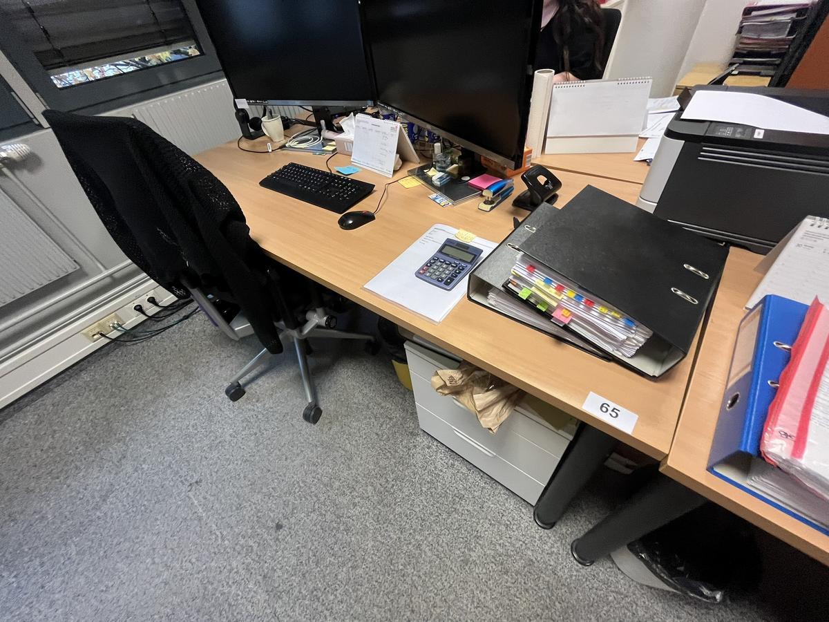 Schreibtisch ca. 200/80 cm?d=2025-11-06 13:46:51