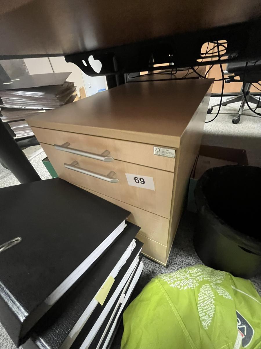 Rollcontainer mit Auszugsladen?d=2025-11-06 13:46:50