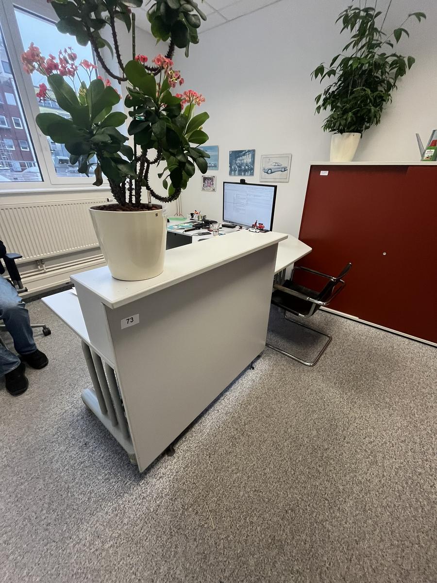 Schreibtisch Winkelkombination mit Sichtblende grau?d=2025-11-06 13:48:24