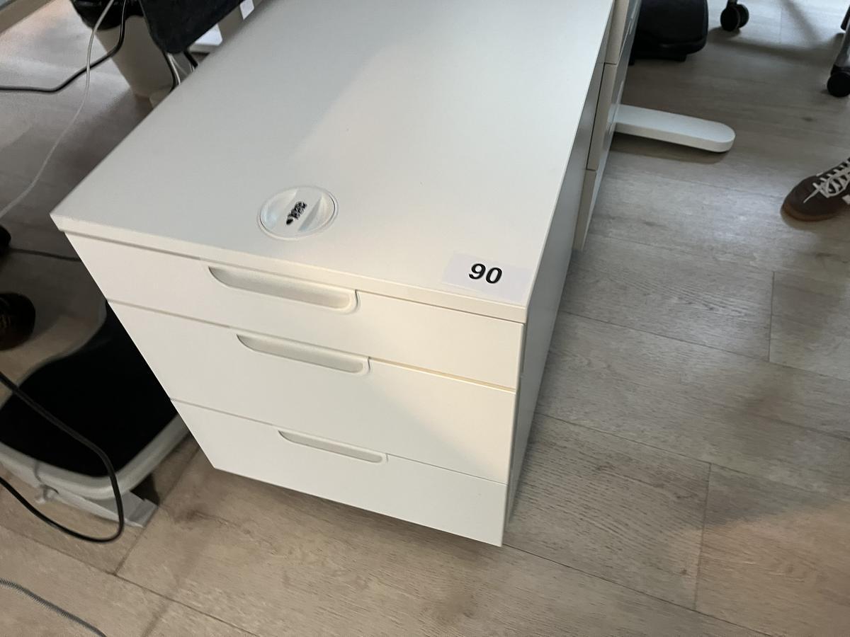 Rollcontainer mit Auszugsladen?d=2025-11-06 13:46:49