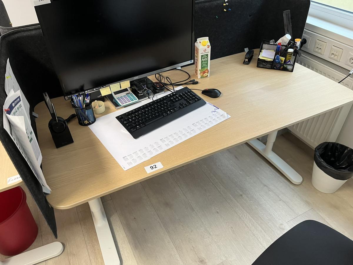 Schreibtisch mit Schutzwand ca. 160/80 cm