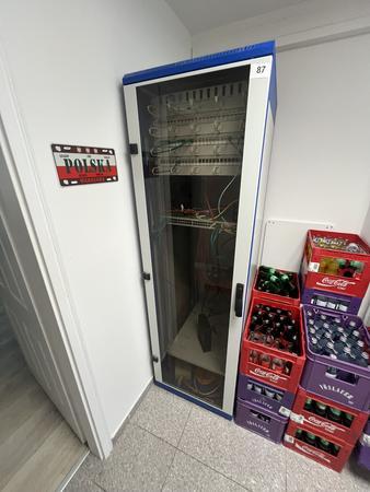 Serverschrank ca. 60/80/200 cm ohne Inhalt Serverschrank ca. 60/80/200 cm ohne Inhalt