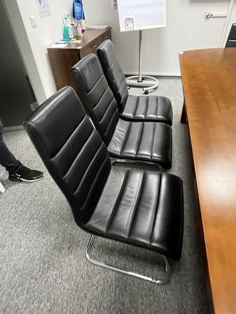 9 Stück Besprechungsstühle schwarz - nicht stapelbar 9 Stück Besprechungsstühle schwarz - nicht stapelbar