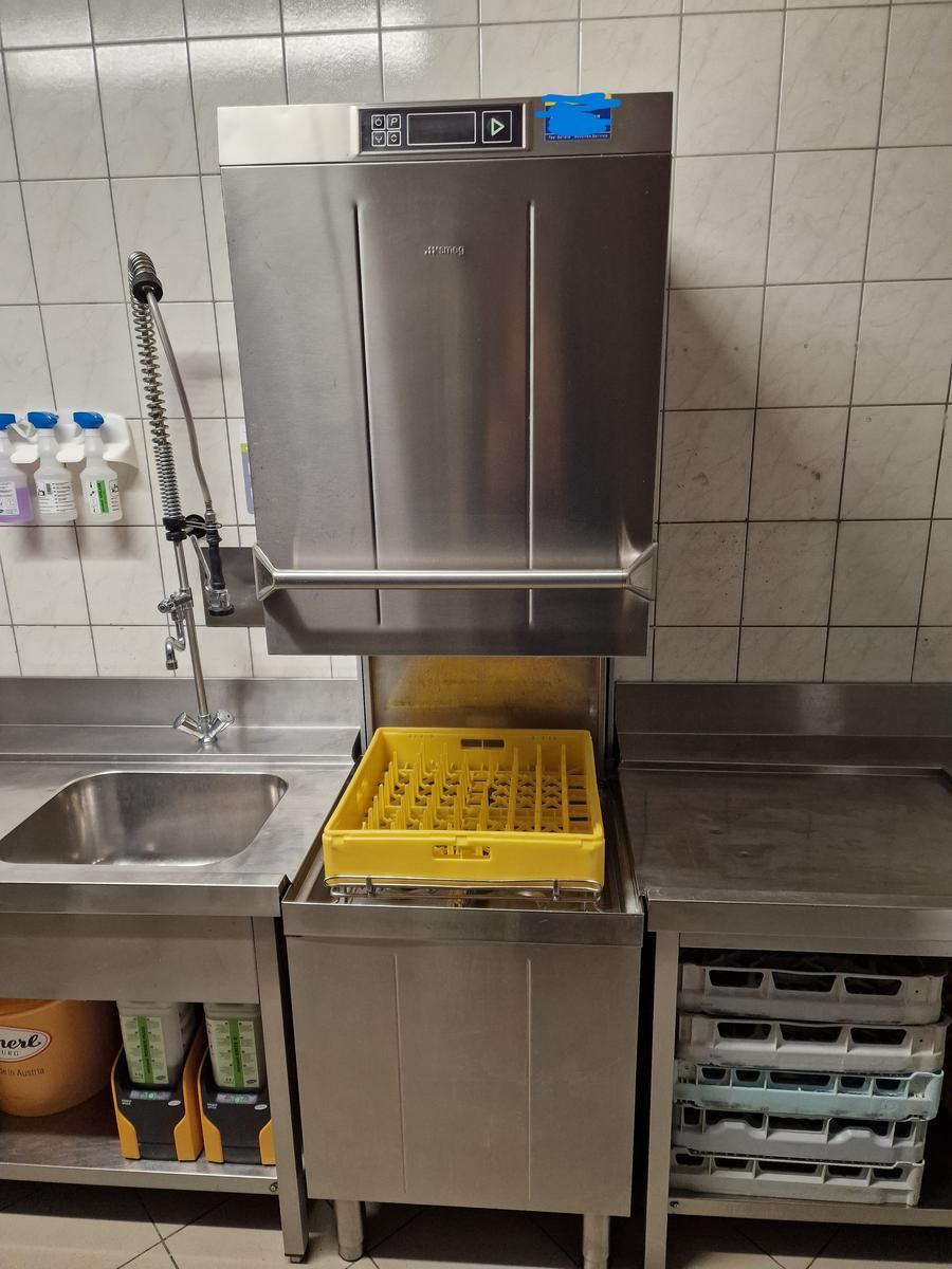 Smeg Haubenspülmaschine Easyline HTY 510 DW, BJ 2022, ca. 620x736x1530/2007mm, 400V, 9.7 kW?d=2025-11-07 17:32:13