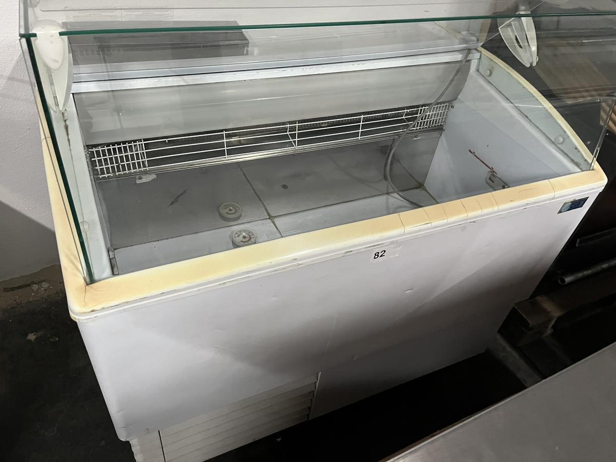 Eisvitrine ISA  ca. 115/75/120 cm?d=2025-11-07 20:22:22