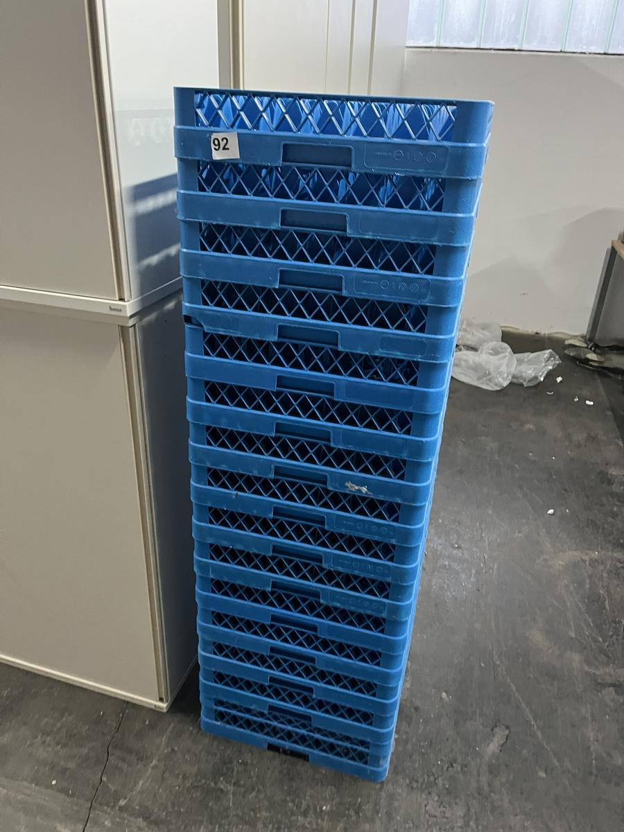 14 Stück Gläseracks stapelbar für 49 Gläser 50/50/10 cm?d=2025-11-07 20:22:22