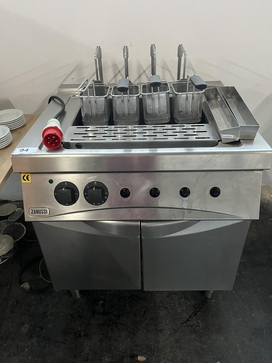 fabriksneue ZANUSSI Elektrofritteuse mit 4 Einsätzen , Elektro 380 V