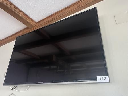 GRUNDIG TV Gerät 120 cm Diagonale mit klappbarer Wandhalterung GRUNDIG TV Gerät 120 cm Diagonale mit klappbarer Wandhalterung