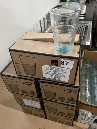 100 Stück Bombay Sapphire Gläser teilweise Originalkarton 100 Stück Bombay Sapphire Gläser teilweise Originalkarton