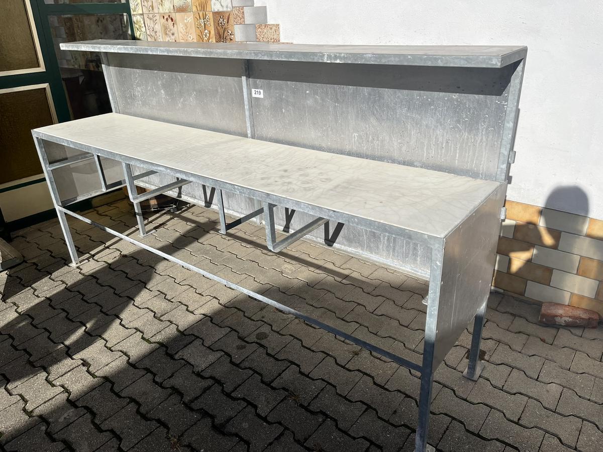 Barverbau Eventtheke mit Kunststoffplatte - Rückwand 250/56/130 cm?d=2025-11-07 21:24:37