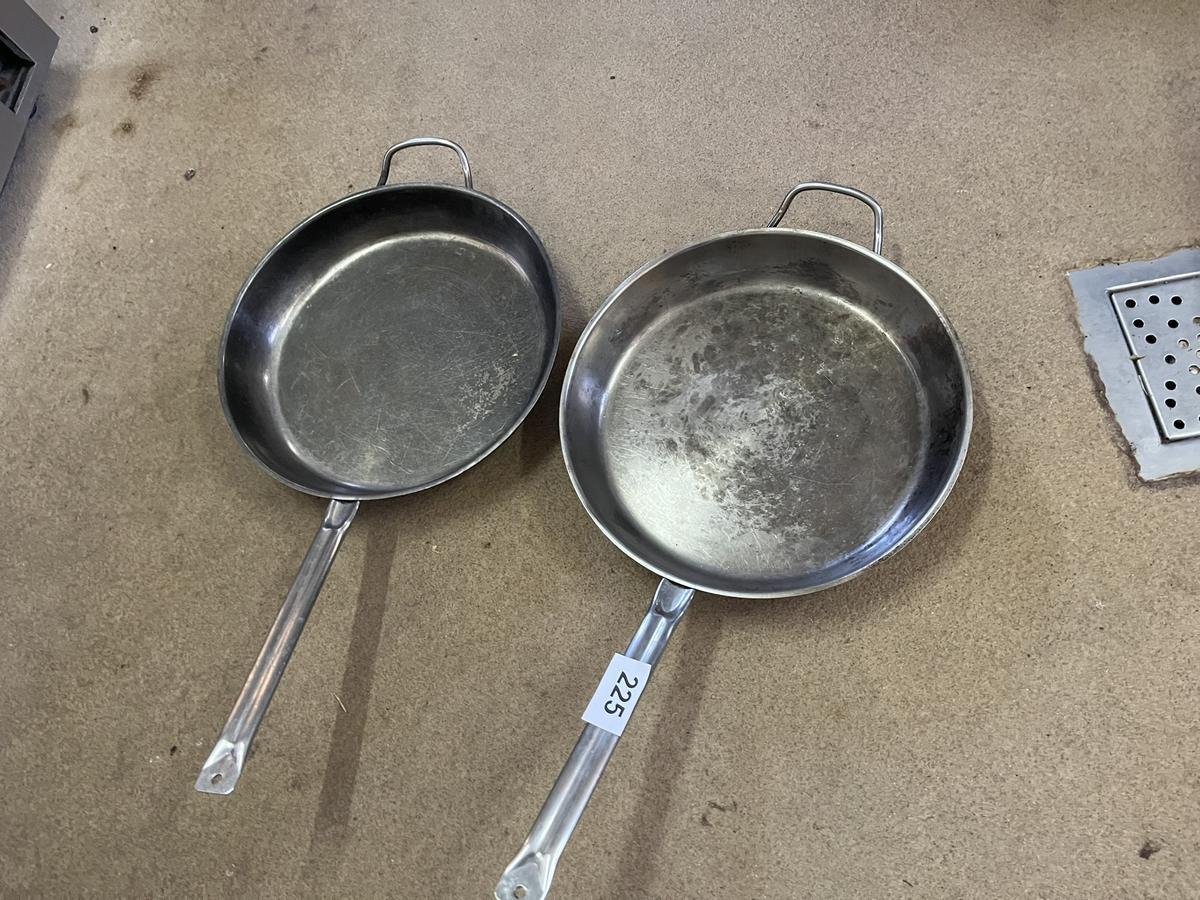 2 Stück Pfannen 40 cm Durchmesser