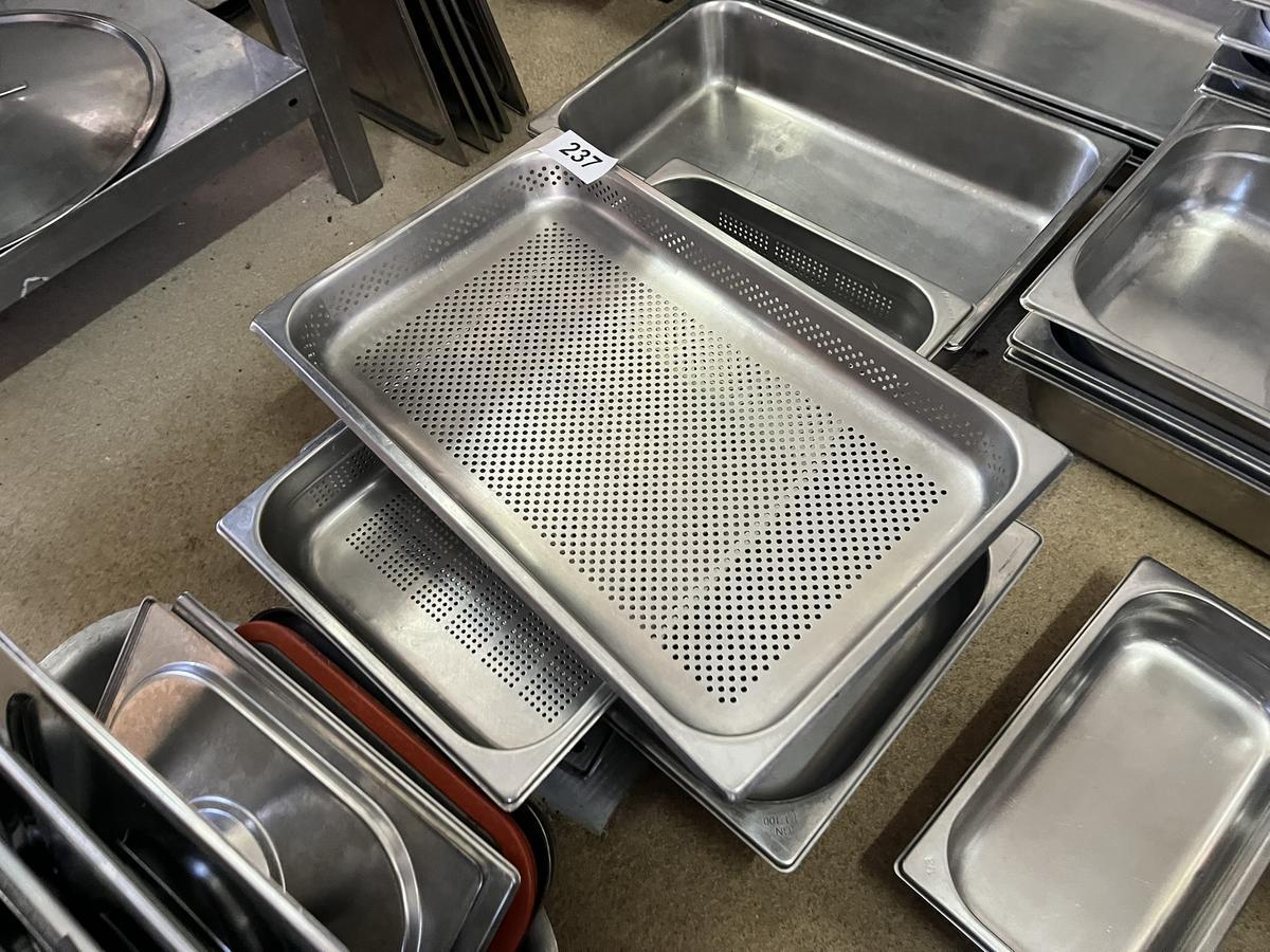 3 Stück GN Behälter gelocht?d=2025-11-07 21:24:07