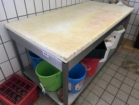 Fleischer Zerlegetisch ca. 180/90/92 cm mit Rollen - ( 1 x Rolle kaputt ) Fleischer Zerlegetisch ca. 180/90/92 cm mit Rollen - ( 1 x Rolle kaputt )