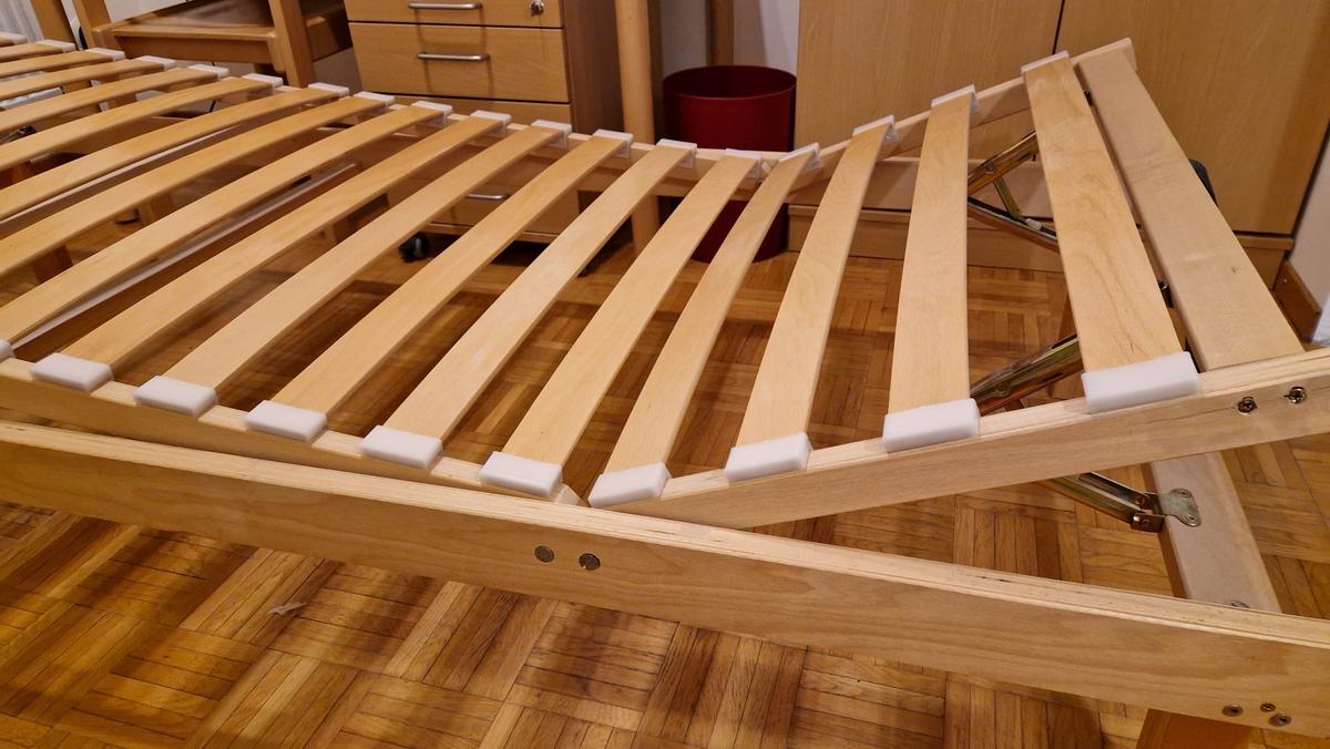 Einzelbett, 200x90cm, 34cm hoch, ohne Matratze, Oberteil und Unterteil verstellbar