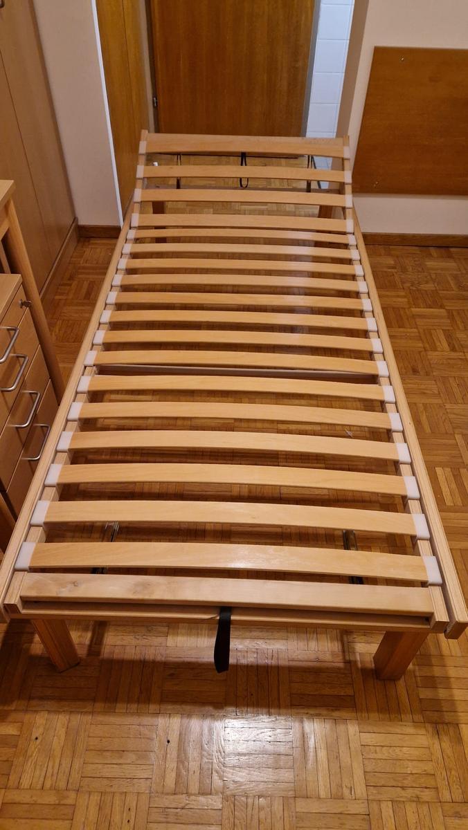 Einzelbett, 200x90cm, 34cm hoch, ohne Matratze, Oberteil und Unterteil verstellbar?d=2025-11-07 21:33:07