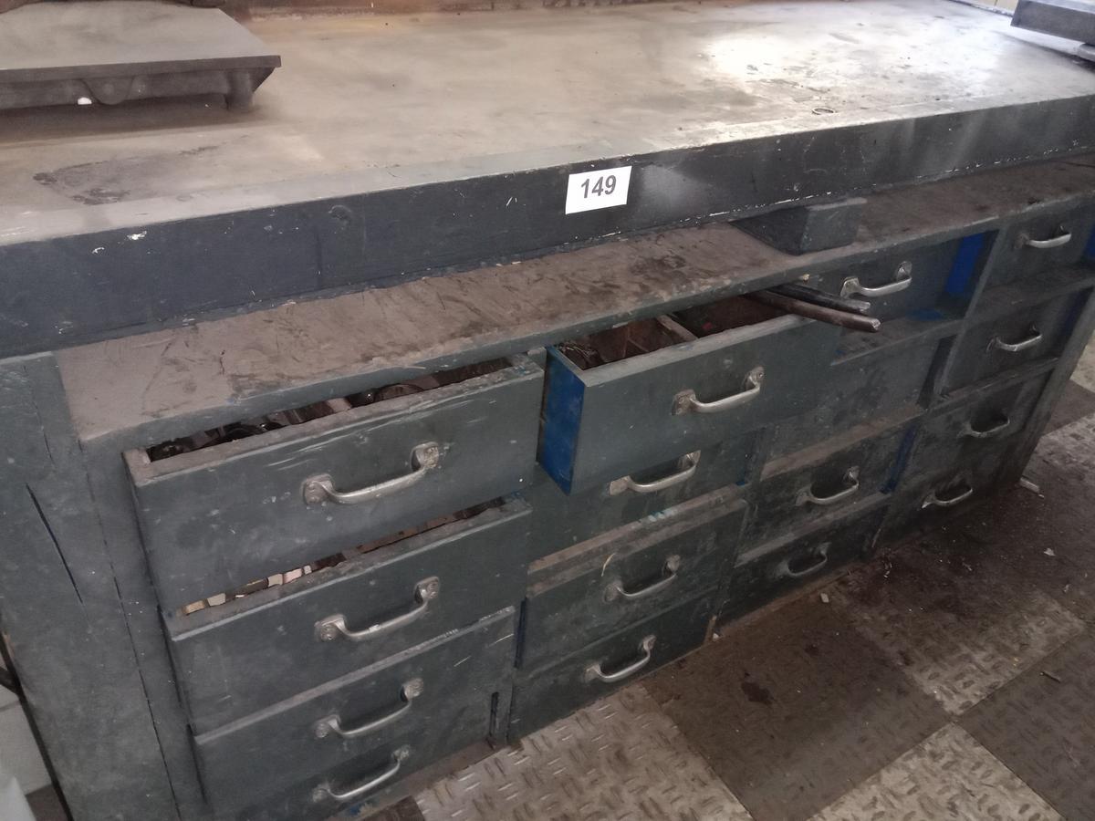 Werkbank mit Schraubstock ca. 190/65/90 cm?d=2025-11-13 02:41:31