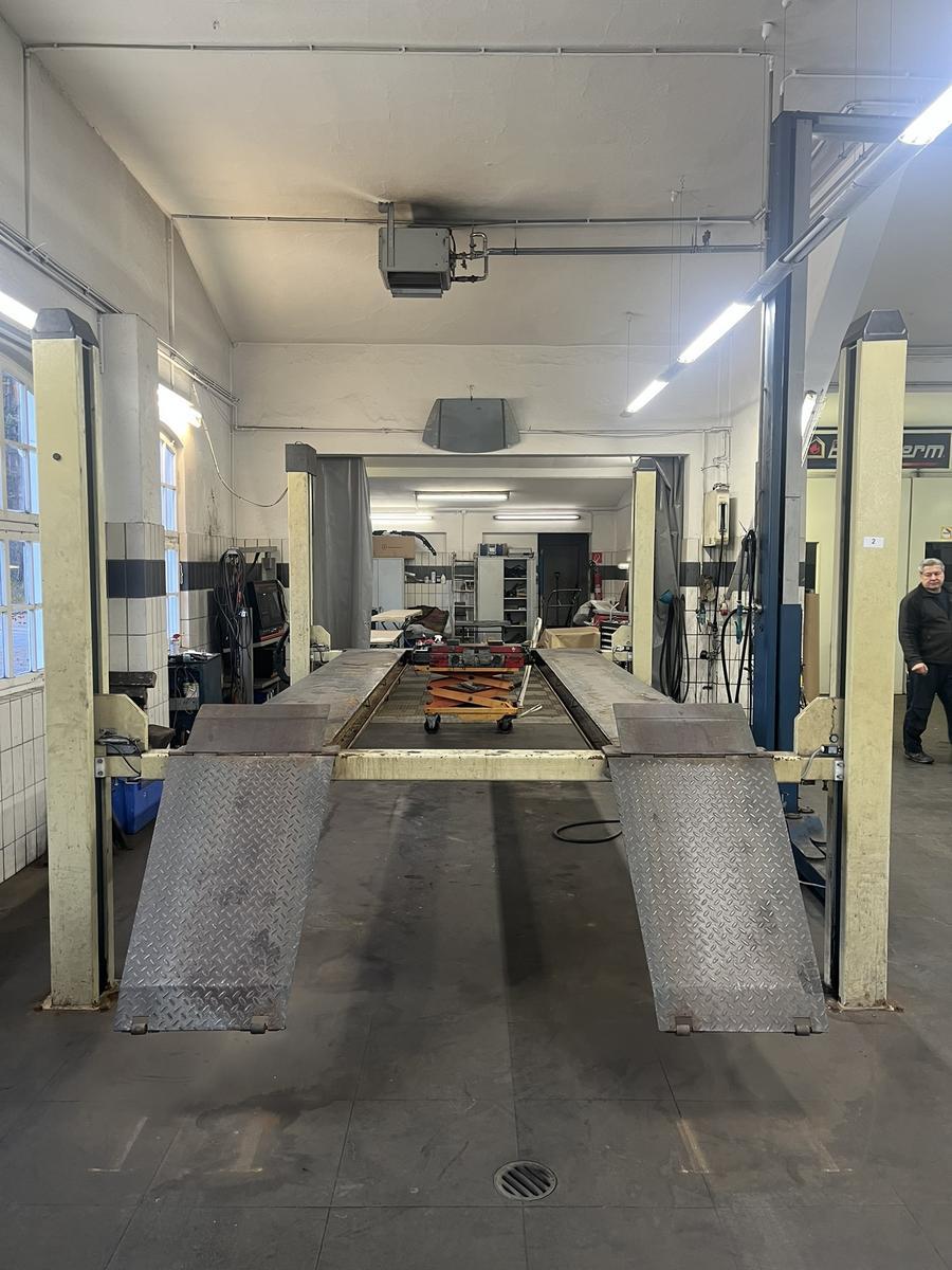 4-Säulen Hebebühne 4.5 to Hubkraft Bj.2015