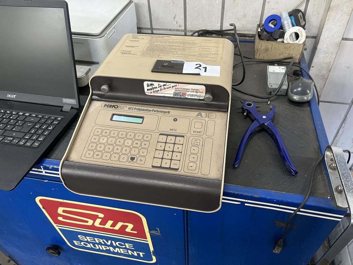 PEROFIX Perforiergerät mit PC und Drucker und Lochzange?d=2025-11-13 01:29:54
