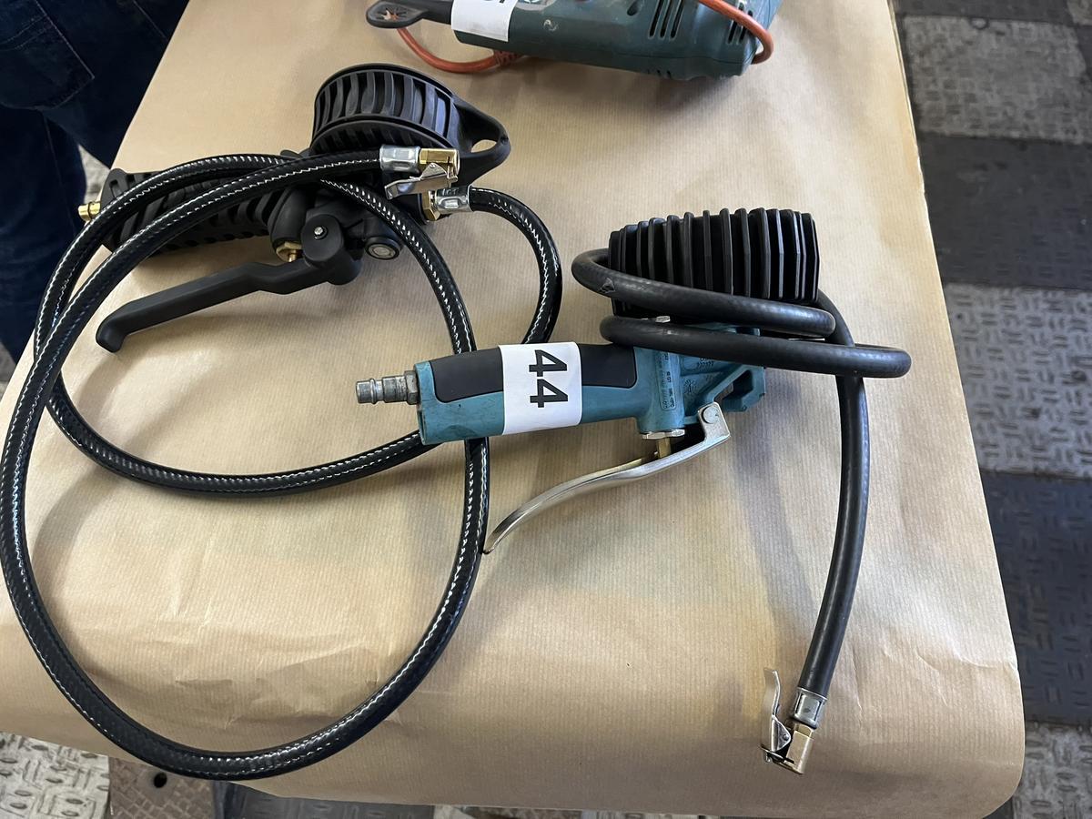 2 Stück Luft-, Reifenfüller ( 1 x neuwertig )?d=2025-11-13 01:27:55