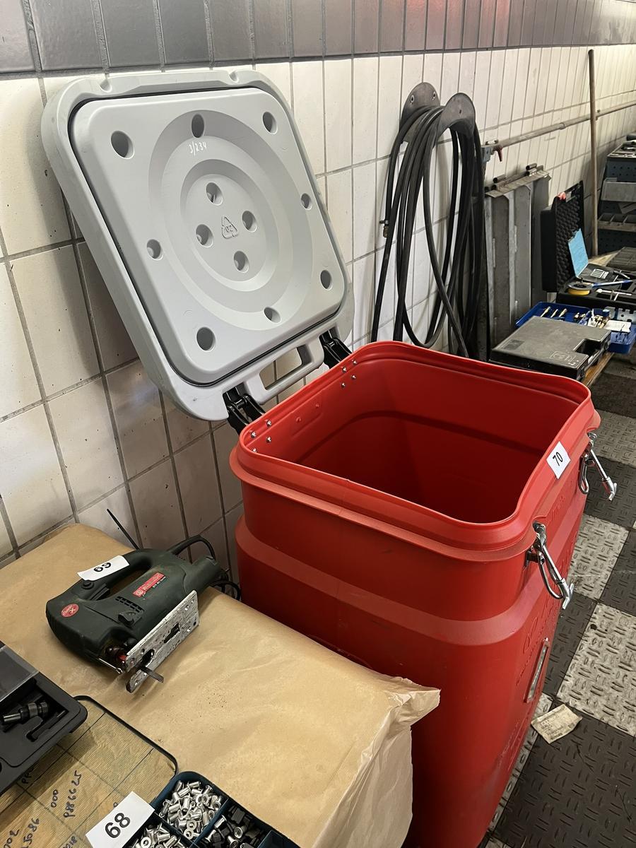 Kunststoffbehälter mit Deckel inklusive Putz-, Reinigungslappen?d=2025-11-13 02:41:50