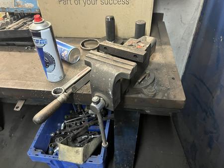 Werkbank L-förmig 270/110/65 cm mit Lade Werkbank L-förmig 270/110/65 cm mit Lade