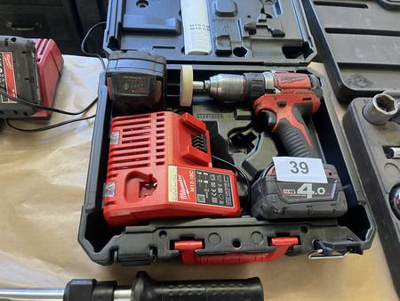 Milwaukee Akkumaschine mit 2 Akkus, 1Ladegerät Milwaukee Akkumaschine mit 2 Akkus, 1Ladegerät