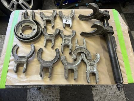 MB Federspanner mit Aufsätzen in Kassette MB Federspanner mit Aufsätzen in Kassette