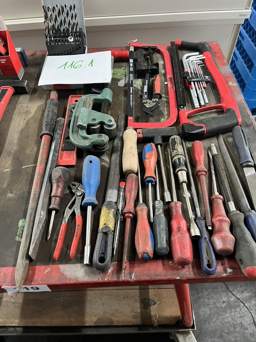 Tischinhalt an Handwerkzeug