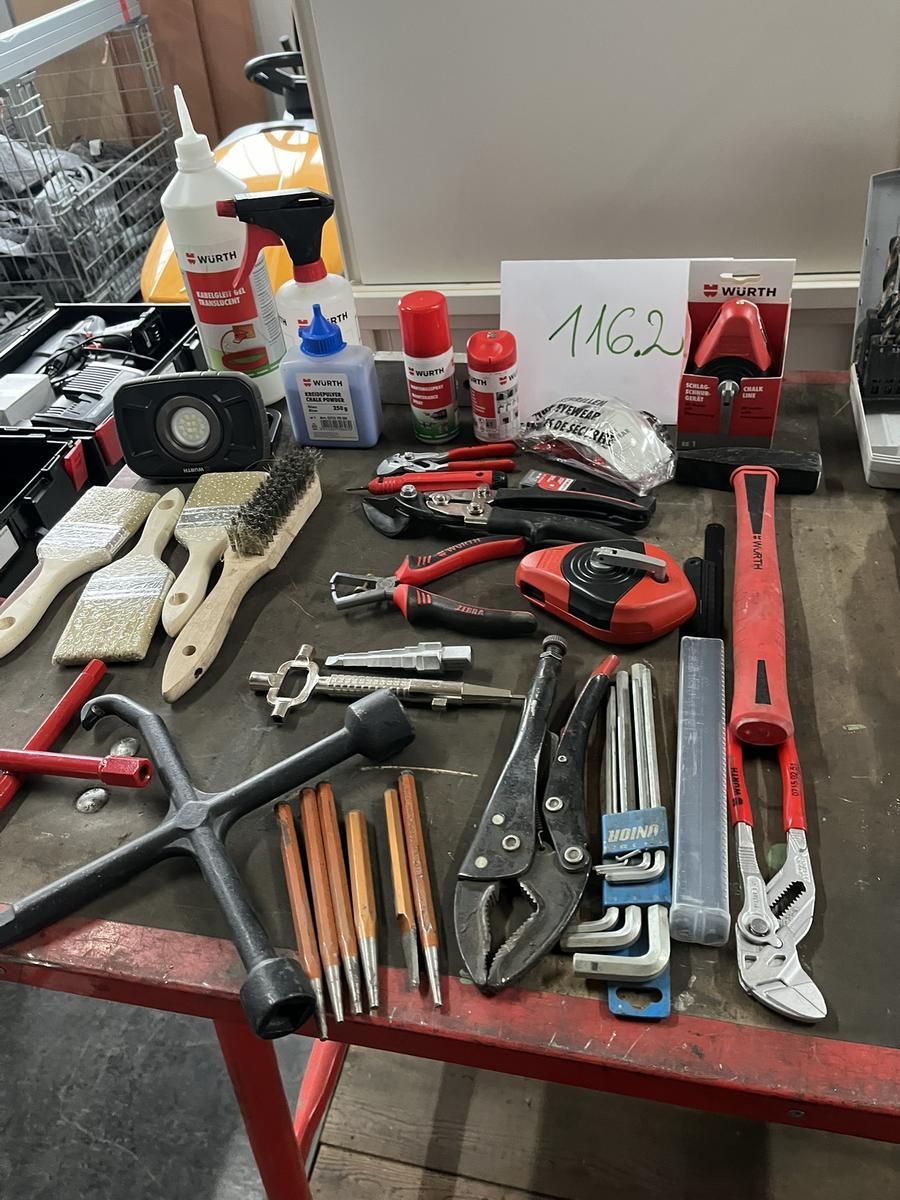 Tischinhalt an Handwerkzeug