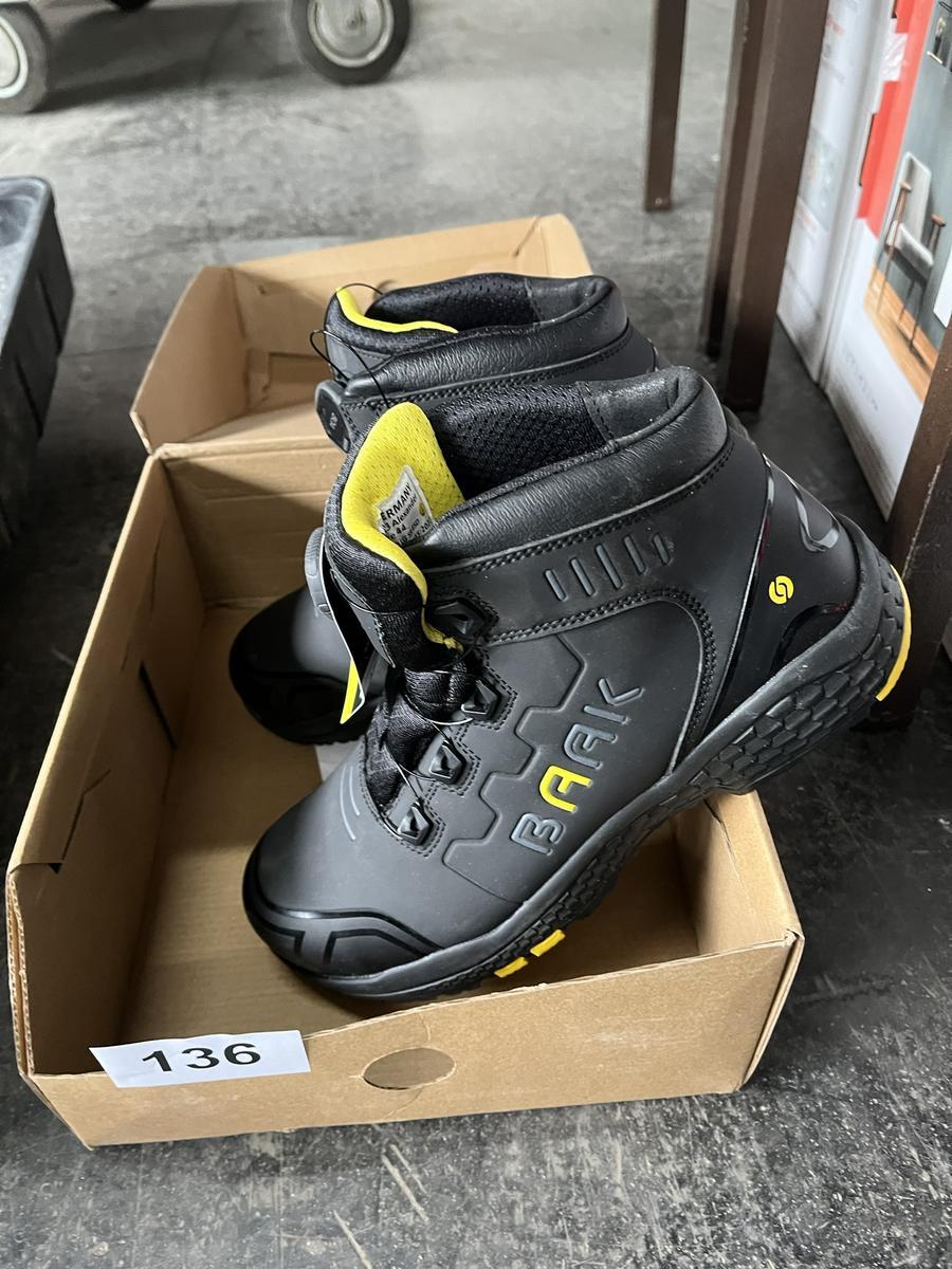 1 Paar Arbeits Sicherheitsschuhe Gr. 44 fabriksneu?d=2025-11-28 15:09:43