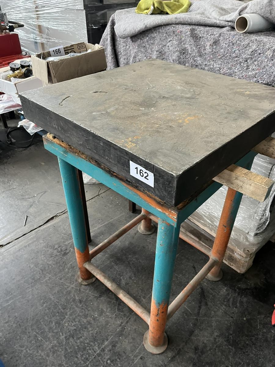 Richtplatte in Metall ca. 60/60 cm mit Arbeitstisch mind.150 kg?d=2025-11-28 15:37:39