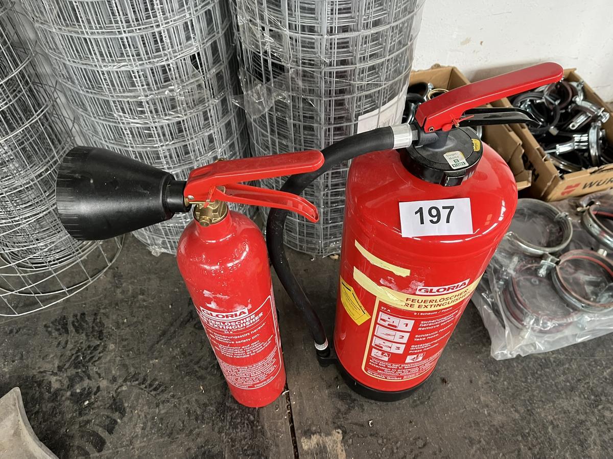 2 Stück Feuerlöscher?d=2025-11-28 15:37:25