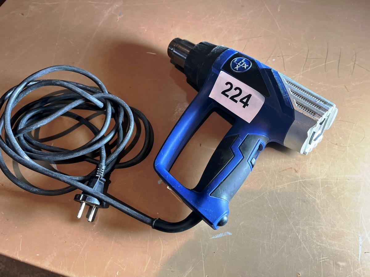 Heißluftfön im Koffer?d=2025-11-28 15:39:29