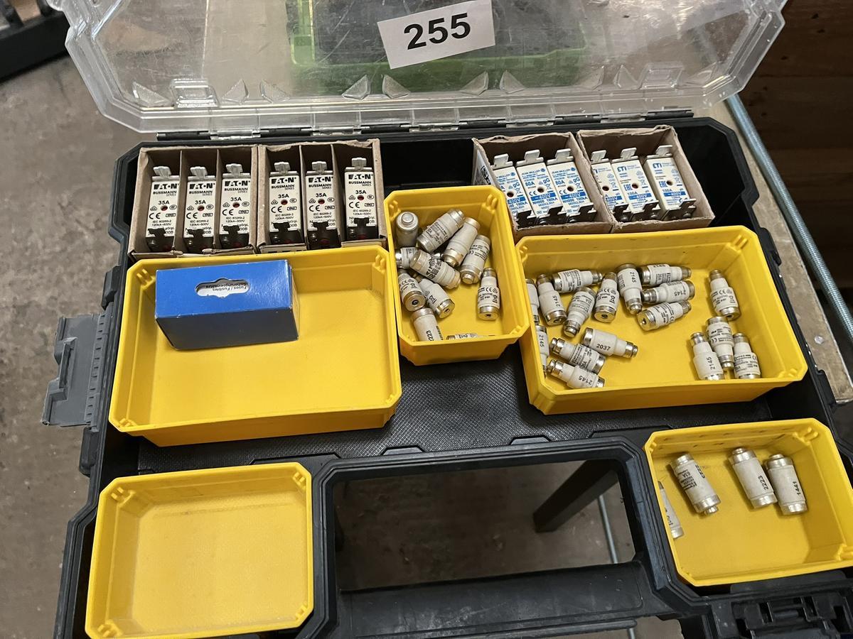 Kassette mit Sicherungen?d=2025-11-28 15:39:28