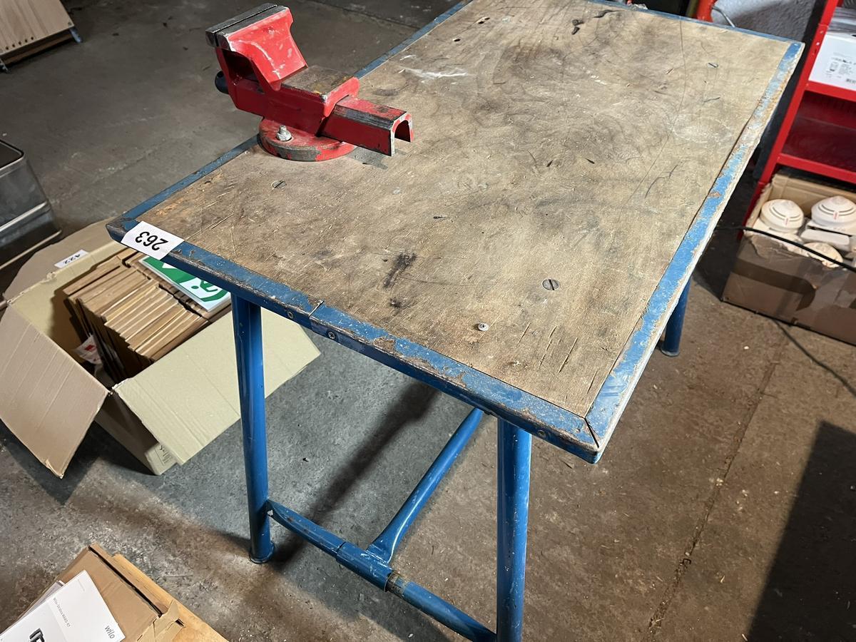Werkbank mit Schraubstock klappbar ca. 100/60 cm?d=2025-11-28 15:39:28