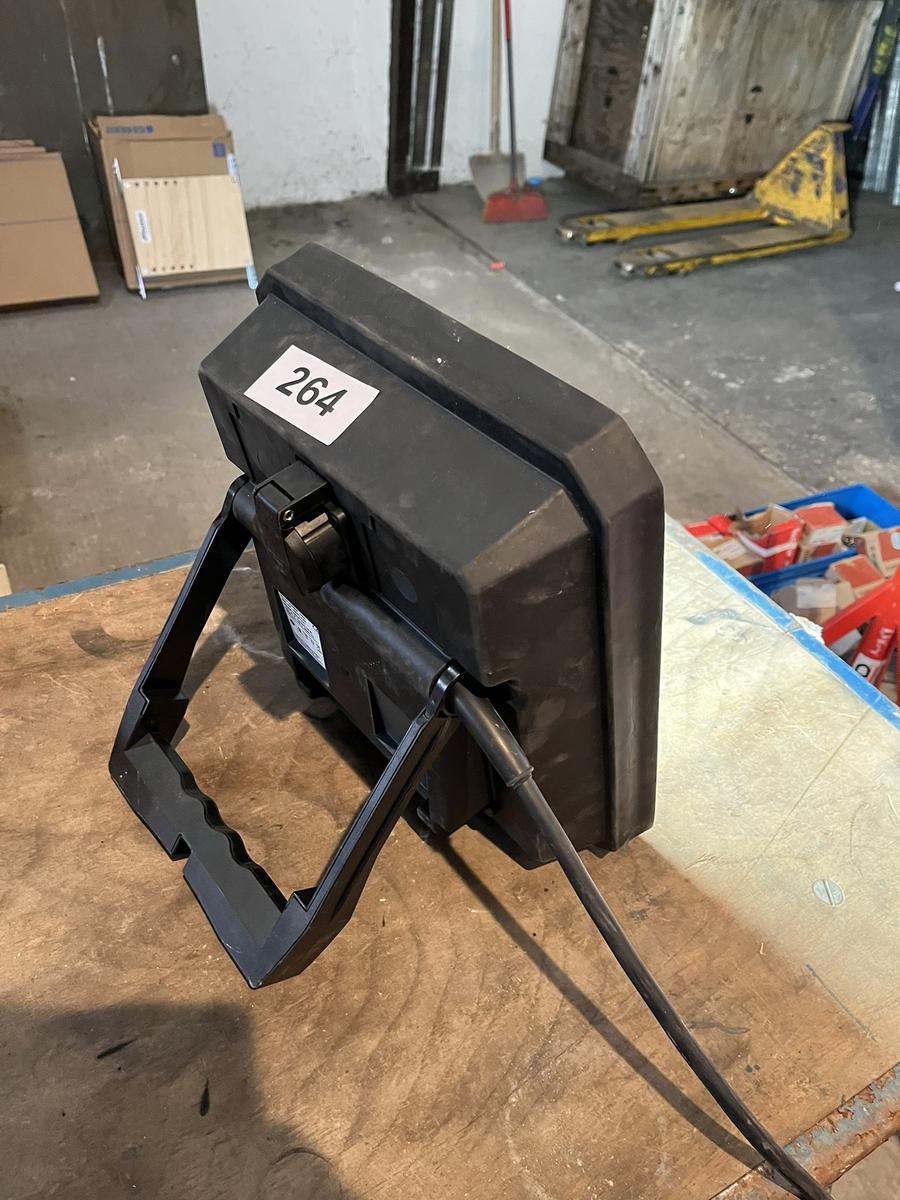 LED Baustrahler neuwertig Some 3000