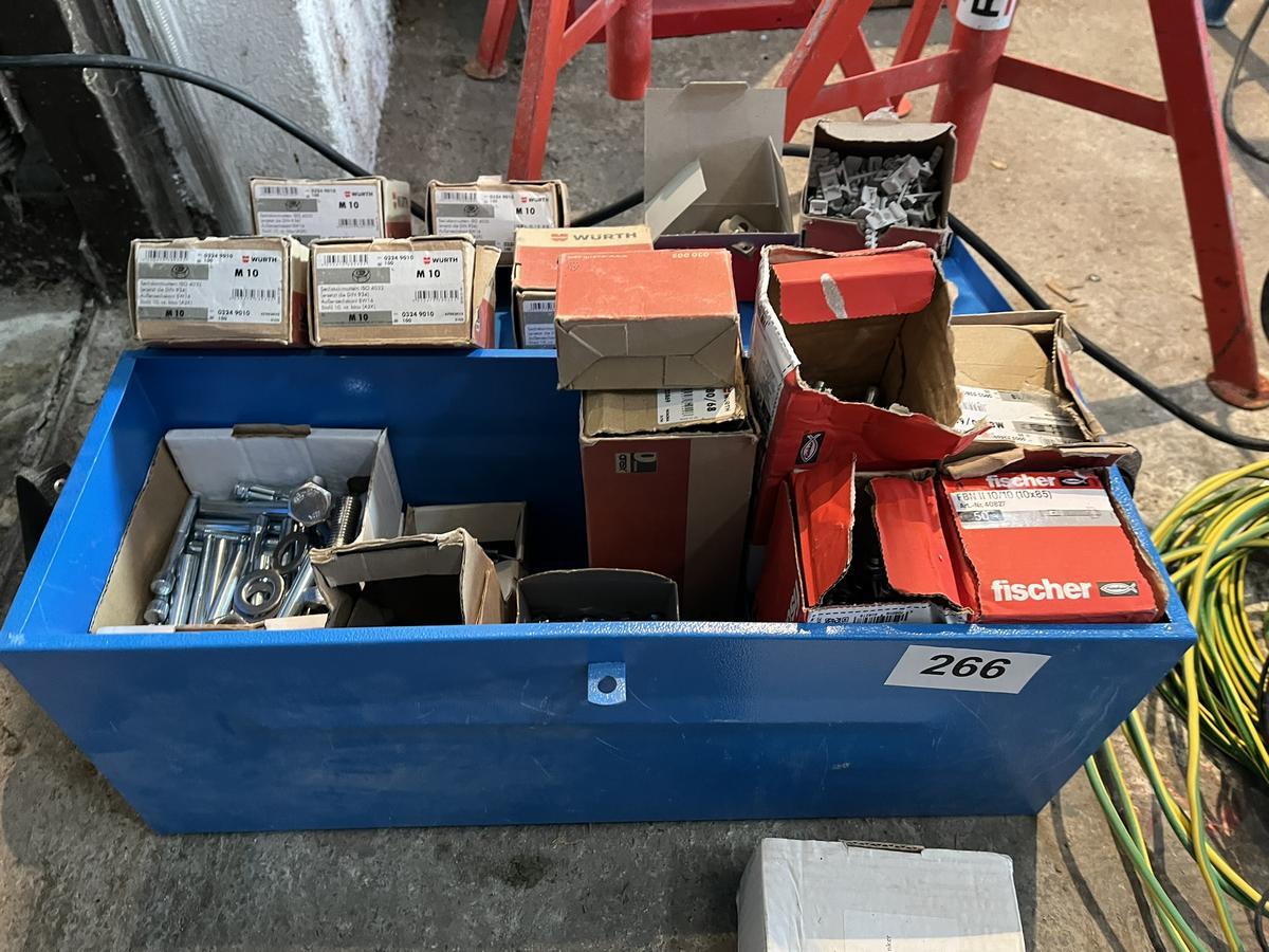 Werkzeugkiste befüllt mit Schrauben/Bfestigungsmaterial?d=2025-11-28 15:39:38