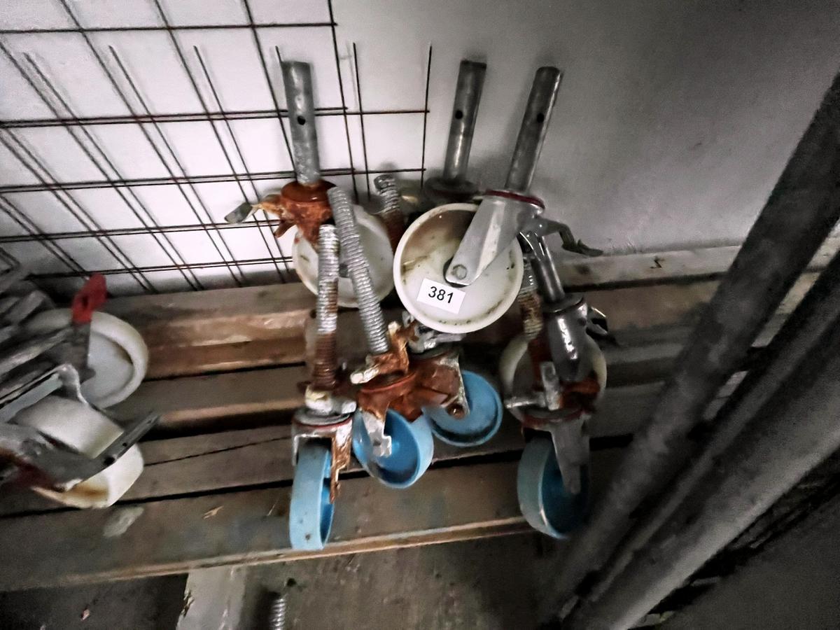 8 Stück Gerüstspindel Füße mit Rollen?d=2025-11-28 15:39:34