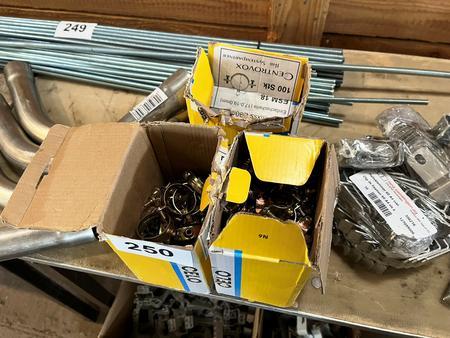 Posten Rohrschellen - kompletten Tischinhalt