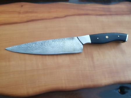 Damast-Kochmesser, Micarta-Griff schwarz, Klinge Damaszener Stahl, rund 150 Lagen, charakteristische, rustikale Schmiedeoberflche, Gesamtlnge 310 mm, Klingenlnge 185 mm, Klingenstrke 3mm