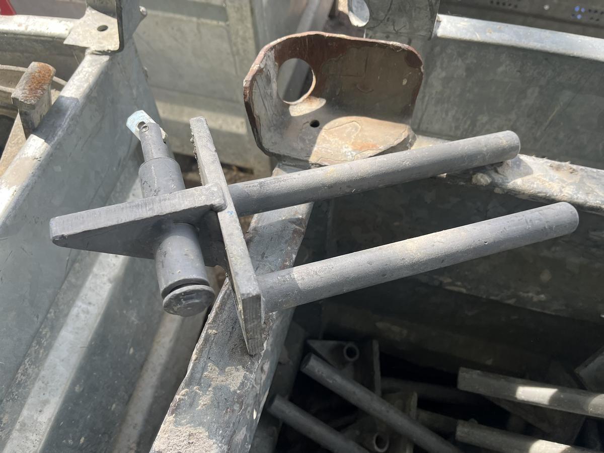 72 Stück = 1 DOKA Box mit Schutzgerüst Fixierungen?d=2025-11-20 11:26:55