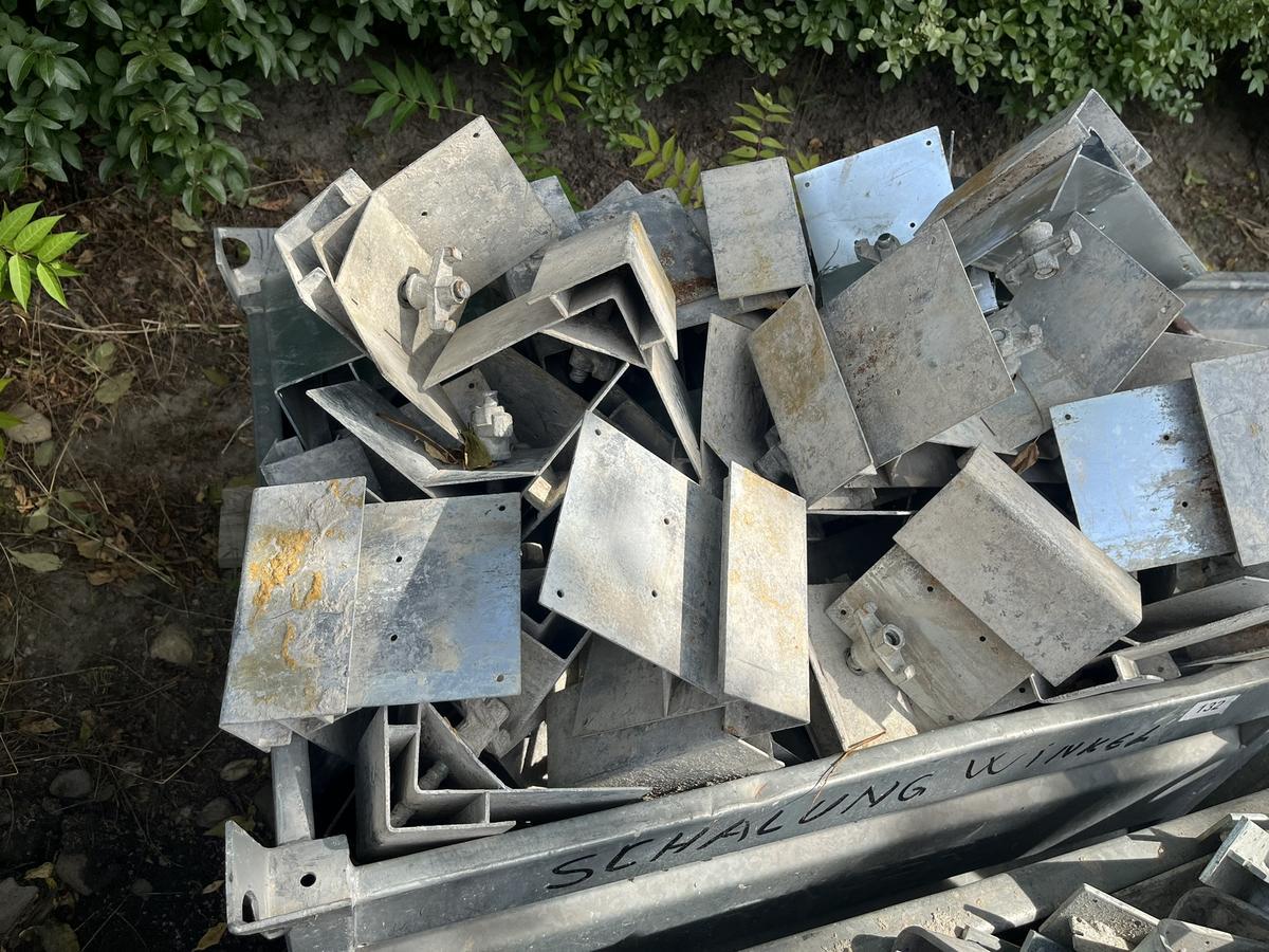 107 Stück = 1 Palette mit DOKA mit Abschalwinkel mit Muttern?d=2025-11-20 11:28:20