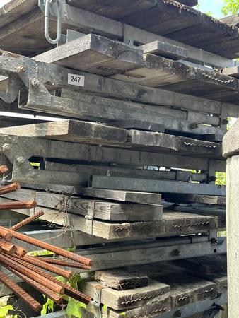 5 Stk. klappbares Betoniergerst  -vermutlich DOKA