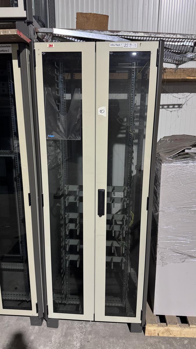 Serverschrank?d=2025-11-18 20:47:56