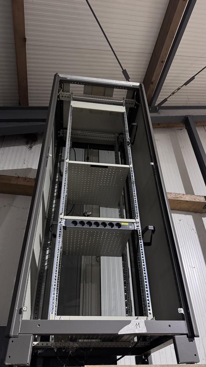 Serverschrank?d=2025-11-18 20:47:58