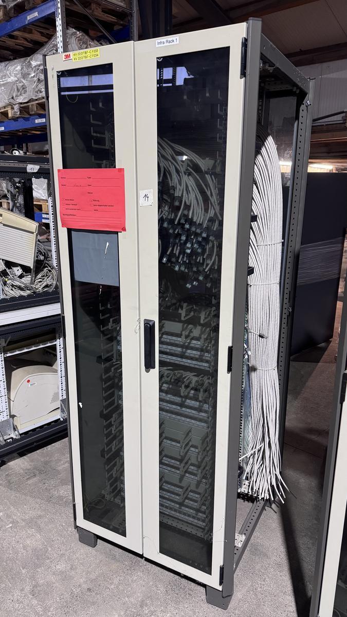 Serverschrank?d=2025-11-18 20:47:57