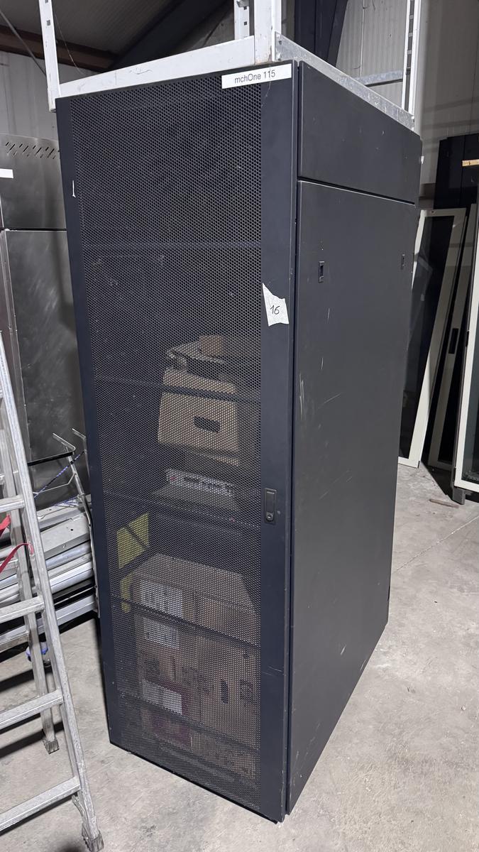 Serverschrank?d=2025-11-18 20:47:57