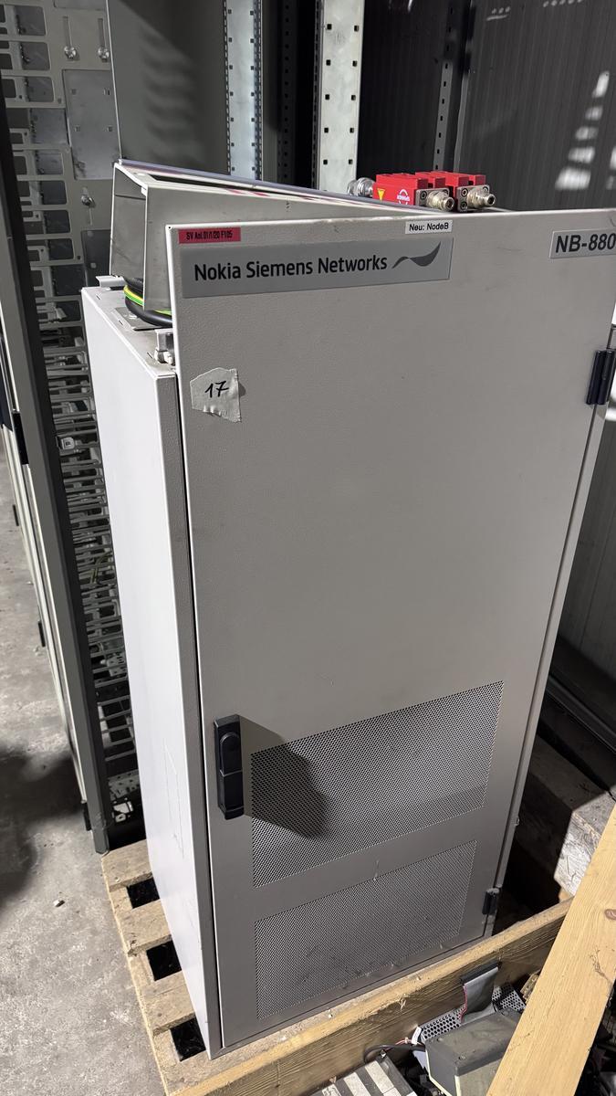 Serverschrank?d=2025-11-18 20:46:55