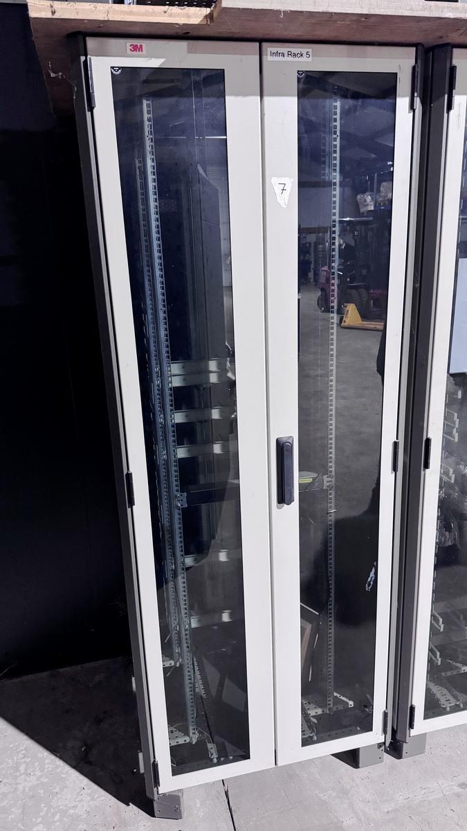 Serverschrank?d=2025-11-18 20:47:57