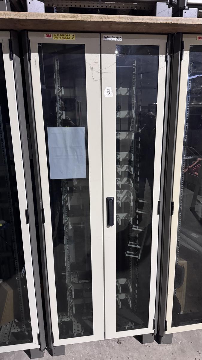 Serverschrank?d=2025-11-18 20:47:57